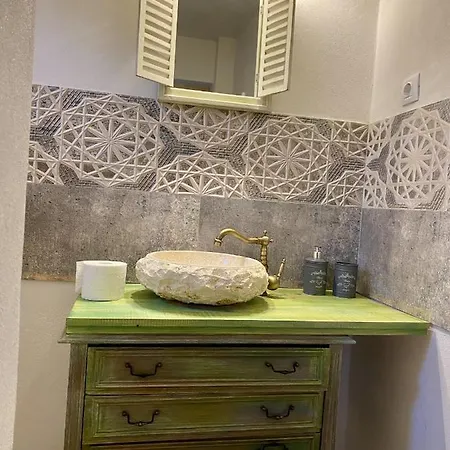 Conacul Grigorescu B&B *
